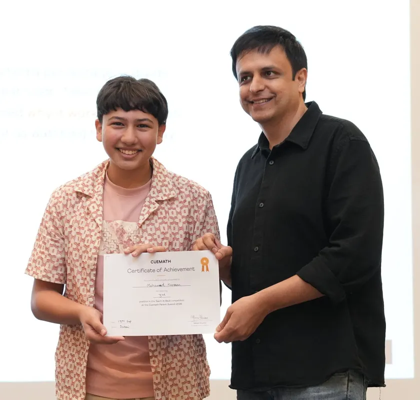 Mohamad Kanaan receiving the Teach-It-Back third prize certificate